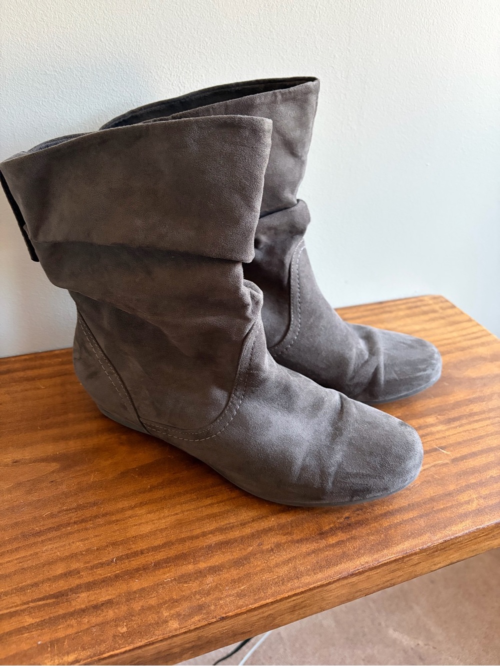 Women's Gray Suede Slouch Combat Boots